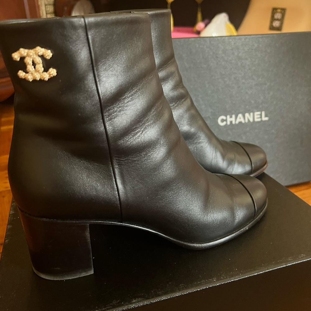 CHANEL Ankle short boots- Calfskin Black - Picture 2 of 5